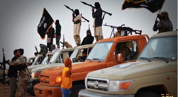 «L'Isis ha rubato armi chimiche dai depositi segreti in Libia»: la denuncia del cugino di Gheddafi