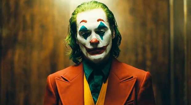 Joker, paura attentati anche in Italia: «Vietate maschere e armi giocattolo al cinema»