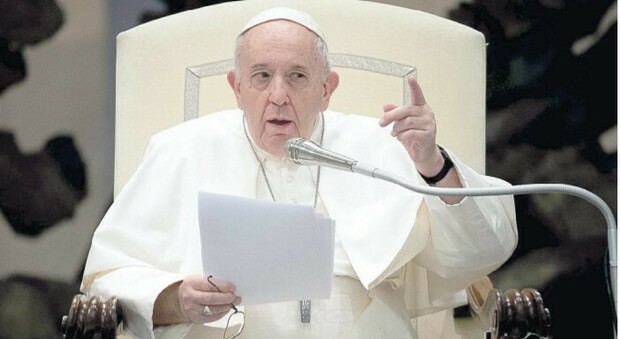 Papa Francesco e le inchieste: «Sconfiggerò la corruzione? Ci provo, ma sono pessimista»