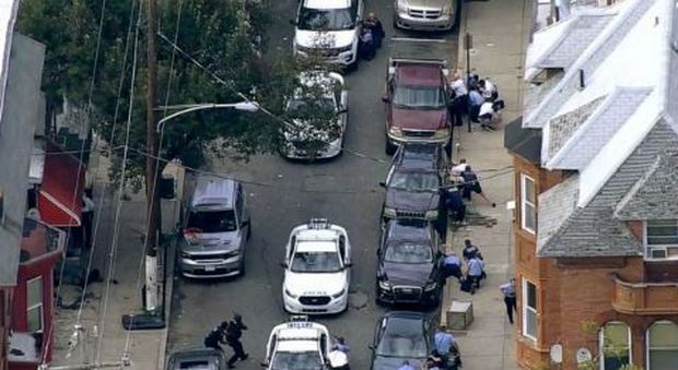 Sparatoria a Filadelfia, feriti sei poliziotti: campus della Temple University in lockdown