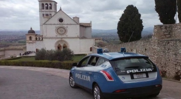 Assisi, trovata morta in casa dopo un appuntamento preso sui social: incubo droga