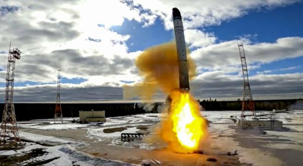 Putin usa come esca «missili per testate nucleari privi di armamenti». Il rapporto della Difesa britannica