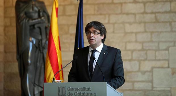 Catalogna, Puigdemont: «Sarà il Parlament a decidere sull'indipendenza, no elezioni»