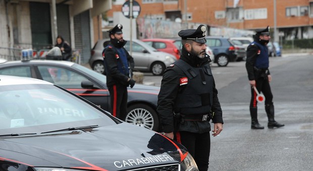 Maxi controlli dei carabinieri a Ostia e Fiumicino: arrestati due rapinatori