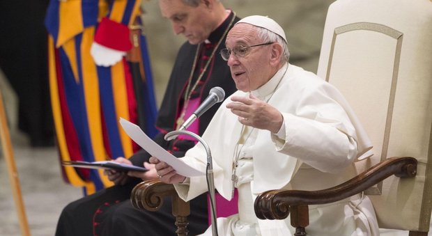 Papa Francesco: «I mass media non alimentino la coprofagia della gente»