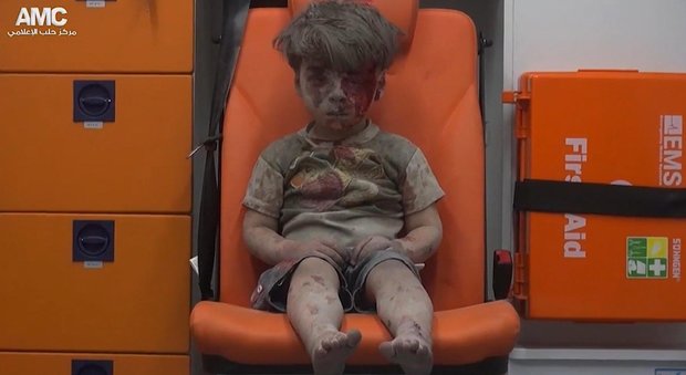 Aleppo, Omran e l'infanzia strappata ai bombardamenti