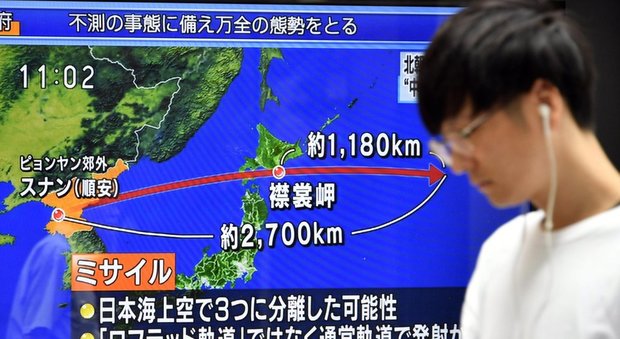 Corea del Nord lancia altro missile: il razzo passa sopra il Giappone