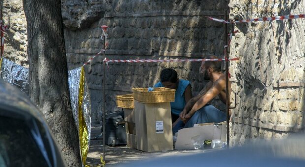Campi abusivi e favelas in pieno centro, nella baraccopoli Capitale sbandati da tutto il mondo