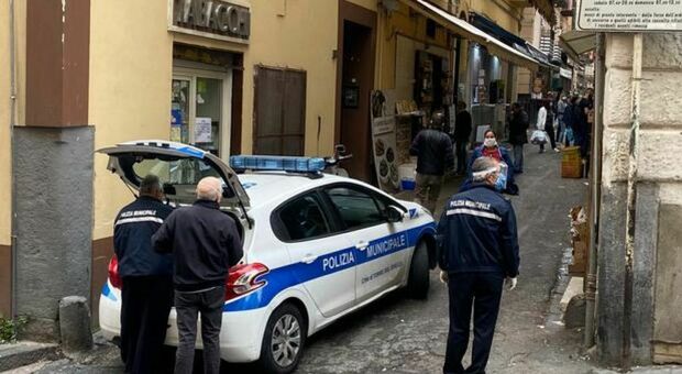 Napoli, donna aggredita con l'acido: altro blitz dopo il caso delle due sorelle
