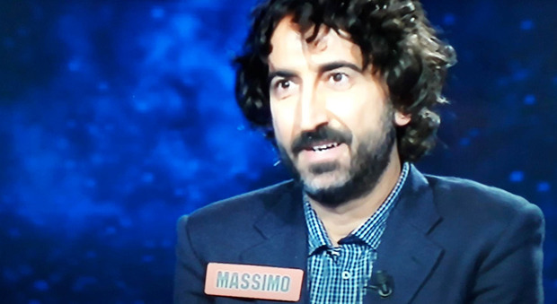 Flavio Insinna, sorpresa in diretta all'Eredità: torna a giocare Massimo Cannoletta. Fan increduli: «Che succede?»