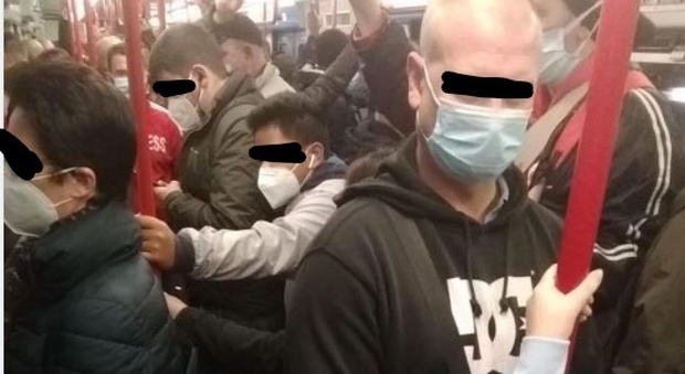 Roma, metro B stracolma e ristoranti chiusi, la foto della deputata fa il giro del web: «Il Covid esce solo di sera»