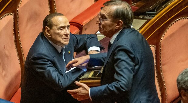 Berlusconi, il "vaffa" a La Russa e quella frase in Senato: « Le farò vedere chi sono...». Cosa è successo