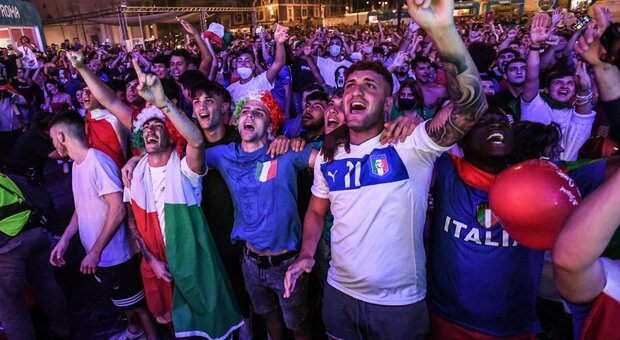 Roma, regole saltate per 48 ore dopo la vittoria dell'Italia. «Basta, o torna il coprifuoco»