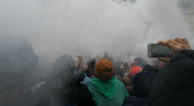 Roma, i commercianti delle sigarette elettroniche protestano in piazza Montecitorio