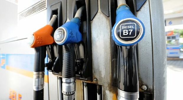 Carburanti, prezzi ancora in crescita. Associazioni utenti temono effetti a cascata