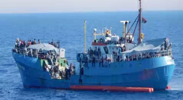 Migranti, nave di Ong tedesca sequestrata a Lampedusa: «Presunti contatti con scafisti»