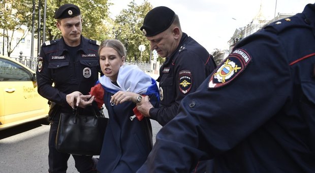 Russia, tornano le proteste: arrestata l'attivista Sobol. Fermate oltre 300 persone