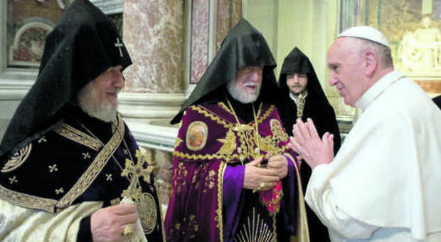 Armeni, la Turchia attacca Bergoglio, Gentiloni lo difende: «Toni ingiustificati»