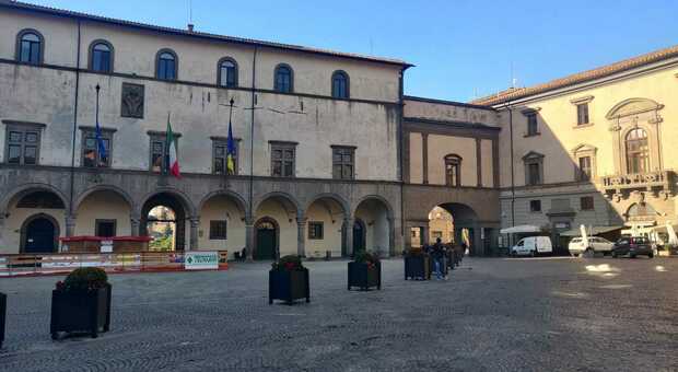 Piazza del Plebiscito vuota a Viterbo