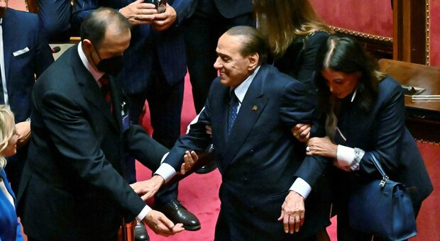 Berlusconi: «Ronzulli non avrà ministeri. Trattativa finita»