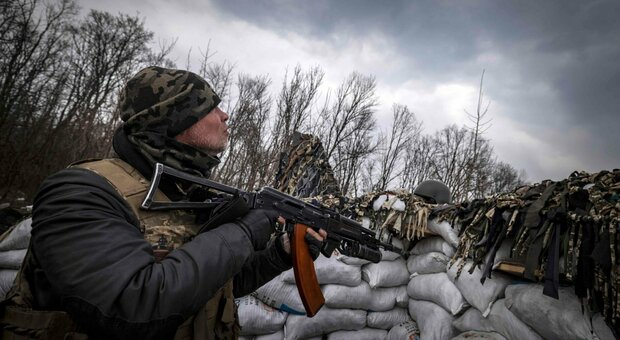 Truppe russe si concentrano nel Donbass, mezzo milione di civili evacuati: la guerra allo scontro finale?