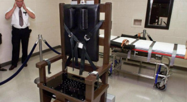 Usa, i condannati potranno scegliere fucilazione o sedia elettrica per morire: la legge choc in Carolina
