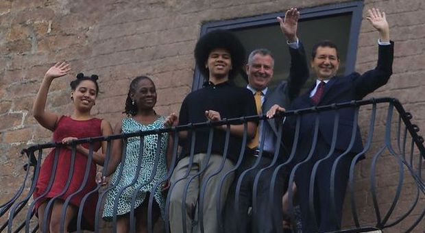 La famiglia De Blasio col sindaco Marino sul balcone del Campidoglio