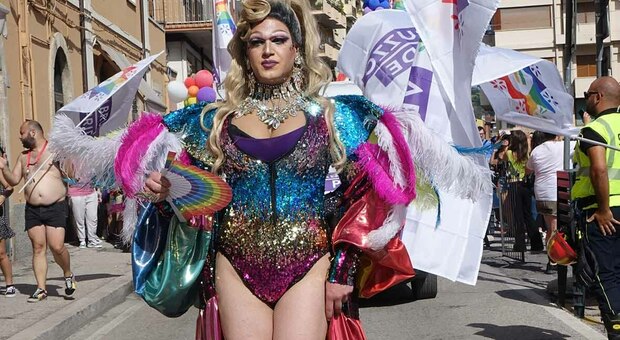 Abruzzo pride, mille in corteo a Teramo: c'è anche la drag queen Nausica Vamp