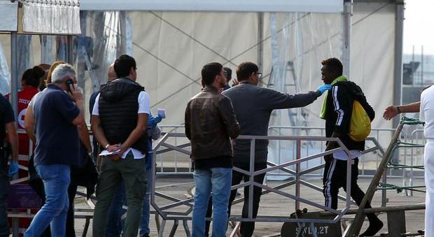 Migranti, il Friuli vuole le fototrappole al confine: «Così li rimandiamo in Slovenia»