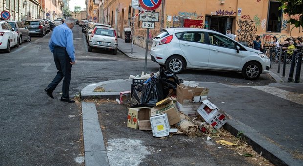 Degrado a San Lorenzo, tasse tagliate ai negozianti per pulire strade e verde