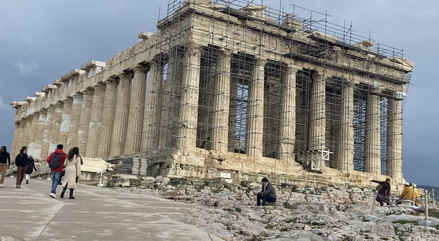 Papa Francesco restituisce alla Grecia i frammenti del Partenone conservati nei Musei Vaticani