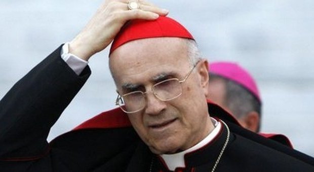 Attico di Bertone, il cardinale si difende: «Mai usato soldi della Fondazione del Bambino Gesù»