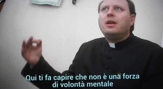 Caserta, riti esorcisti e violenza sessuale su 14enne in Campania: arrestati prete, poliziotto e genitori