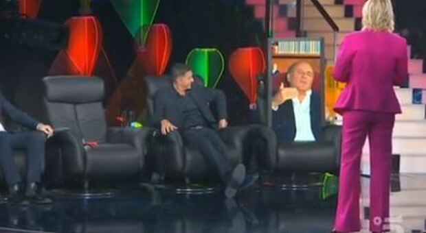 Gerry Scotti torna in tv (virtualmente): il collegamento a Tu si Que Vales commuove