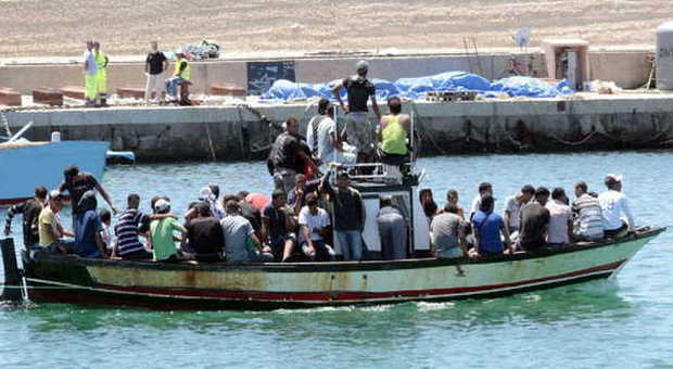 Immigrazione, Frontex: Triton estesa a 138 miglia al Sud della Sicilia, base sull'isola per il coordinamento