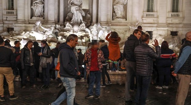 Roma, barriere a Fontana di Trevi, Raggi: «Saranno come quelle di piazza Navona»