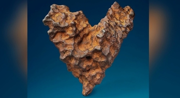 Un meteorite a forma di cuore per San Valentino: all'asta da Christie's, valore incredibile