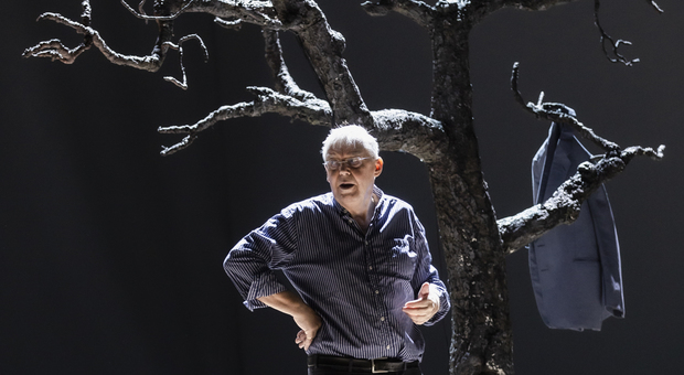 Graham Vick durante le prove del Don Giovanni al Teatro dell'Opera dal 27 settembre