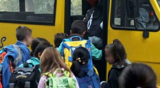 Virus scuola, «niente distanza sulla scuolabus se il tragitto è inferiore a 15 minuti». Lo prevede il decreto di Conte