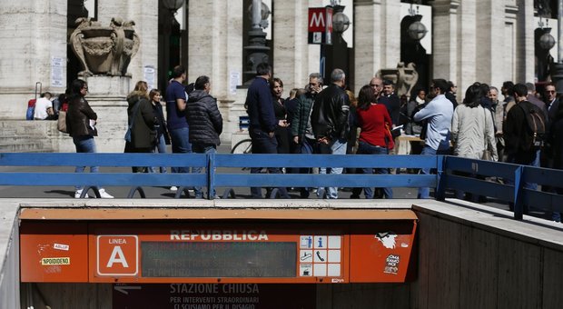 Roma, deragliamento sulla Metro A: chiusa anche stazione Anagnina