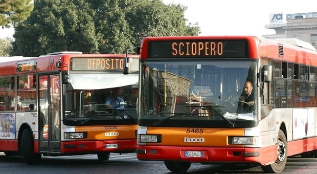 Sciopero trasporti a Roma, venerdì nero: traffico in tilt ma la metro è aperta