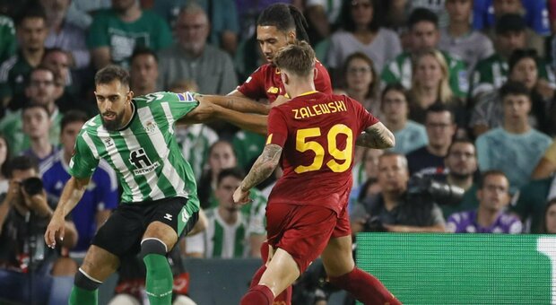 Real Betis-Roma 1-1, Belotti risponde a Canales: qualificazione ancora possibile