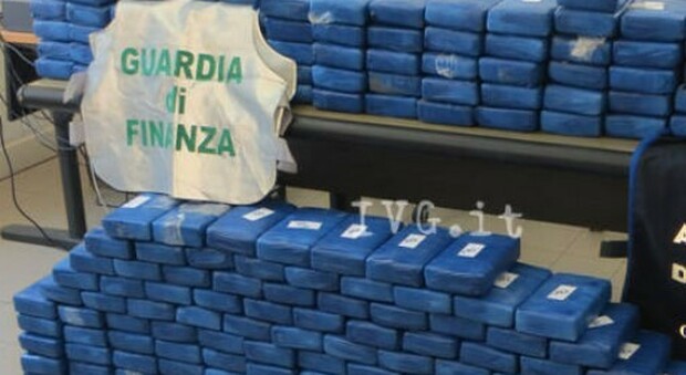 Cocaina, maxi-sequestro di 1,3 tonnellate a Gioia Tauro: avrebbero fruttato 260 milioni di euro