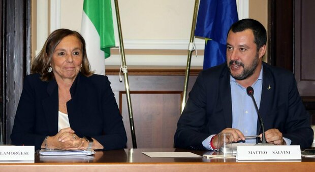 Durigon verso l'uscita e Salvini si smarca da FdI sul caso Lamorgese: non voterà le dimissioni