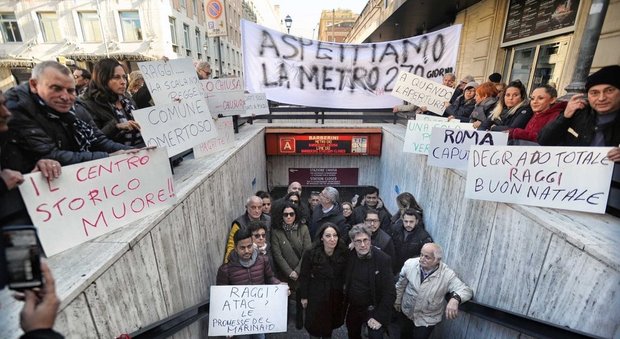 Roma, metro Barberini: le quattro scale mobili non superano il collaudo dopo la riparazione