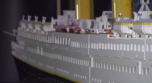 Roma, due bambini distruggono il Titanic alla mostra Lego: genitori dovranno pagare 1500 euro