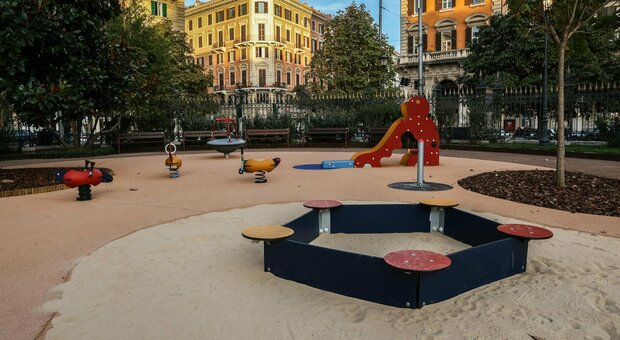 Area giochi nei nuovi giardini piazza Vittorio (foto PIRROCCO/TOIATI)