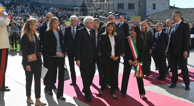 Il presidente Mattarella ad Assisi con la figlia, la presidente Tesei e la sindaca Proietti