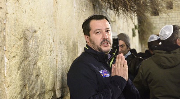 Salvini da Gerusalemme: «Arrestare chi esulta on line per la strage di Strasburgo»
