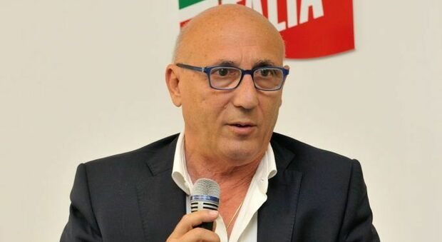 Enzo Fasano è morto: era deputato salernitano di Forza Italia, aveva 70 anni